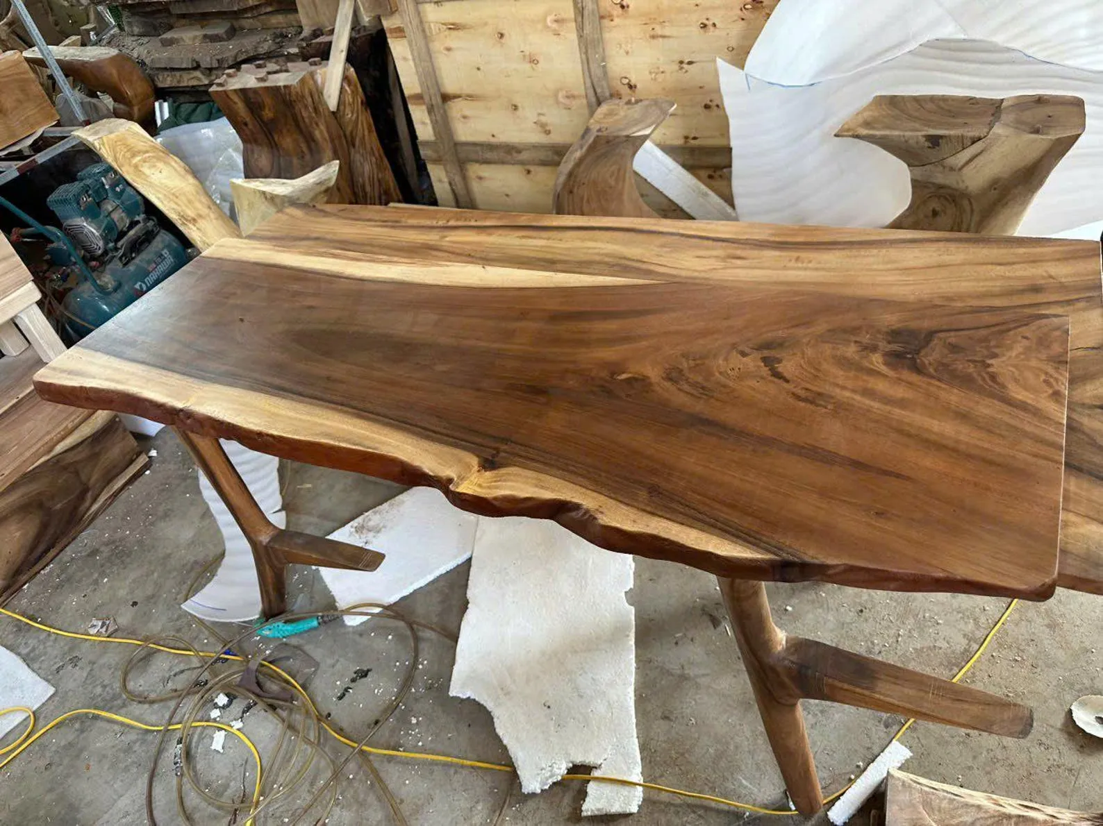 Live Edge Dining Table Solid Wood Walnut Wood Handcrafted Modern Kitchen Dining Room Table Decor Home Gift - Image 3