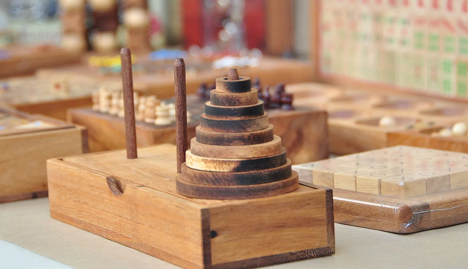 Tower of Hanoi - Wooden Brain Teaser in Fine Wood - 9 Discs - Orient Express Series - Image 6