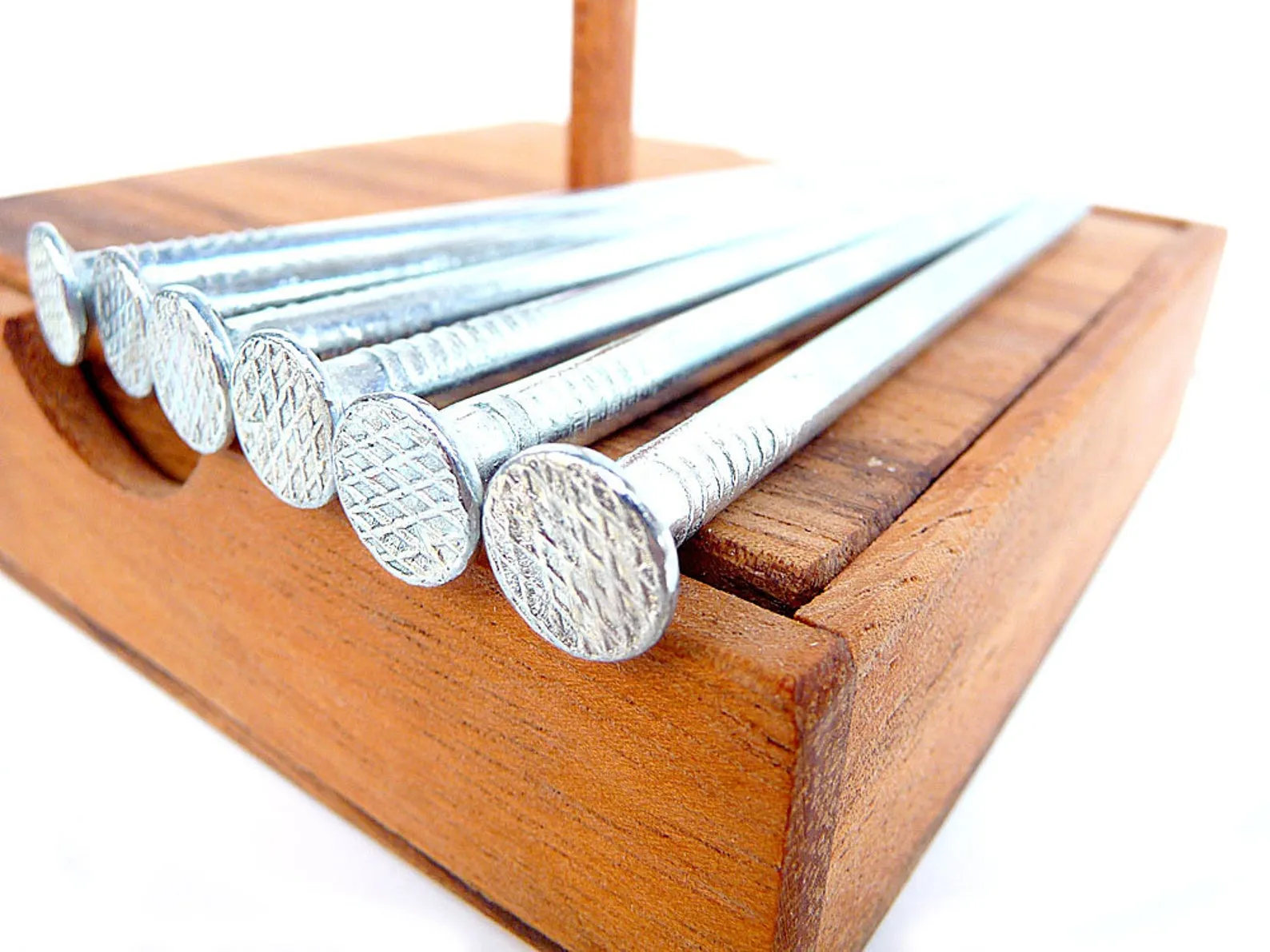 Nails - Wooden Brain Teaser - Difficulty 5/6 Incredible - Euclide Collection - Image 3