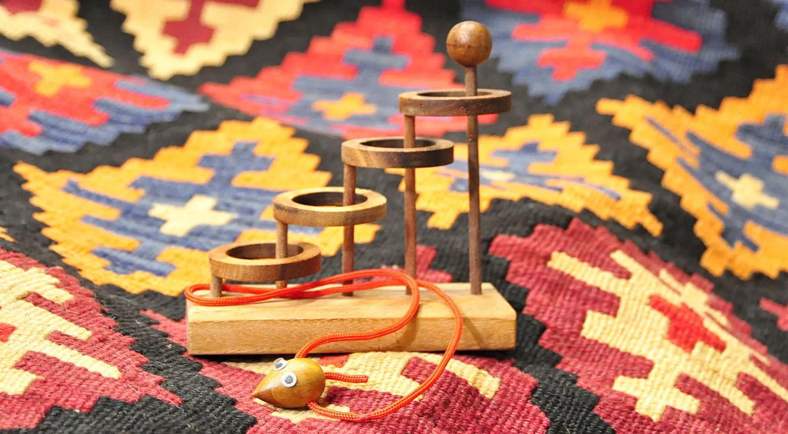 Free the Mouse - Wooden Brain Teaser - Rope Mind Puzzle - Difficulty 4/6 Extreme - Leonardo da Vinci Collection - Image 4