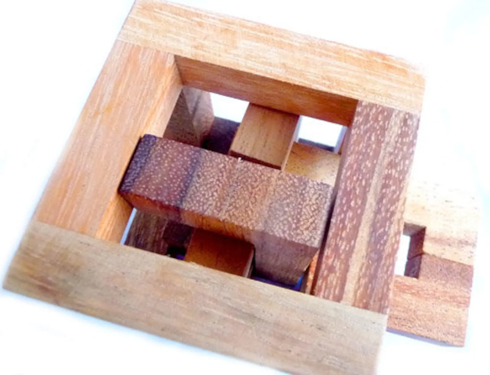 Catch - 3D Brainteaser in Fine Wood - Difficulty 5/6 Incredible - Leonardo da Vinci Collection - Image 2